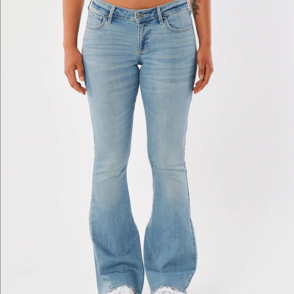 LOW-RISE Y2K MEDIUM WASH FLARE JEANS